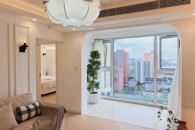High-Floor 2BR Apartment near South Xizang Rd Metro (L4/L8)