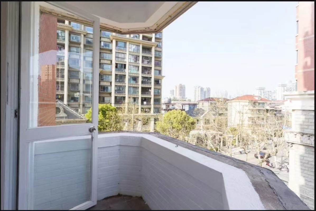 Housing image — Balcony