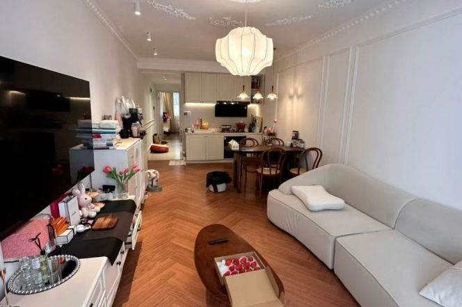 1BR Lane House near Jiangsu Rd Metro with Terrace (L2/L11)