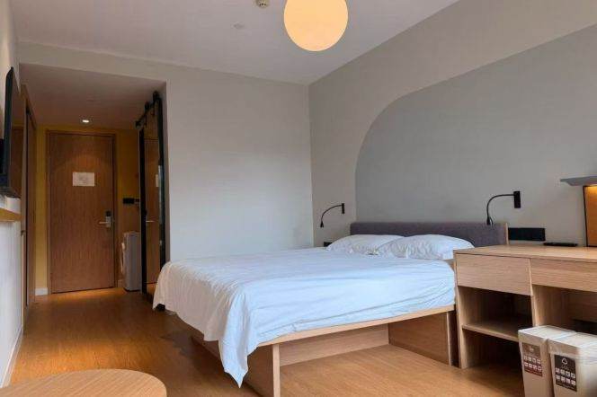 1BR Serviced Apartment near Huangxing Park Metro (L8)