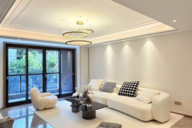 4BR Apartment in Jing'an (L7/L13)