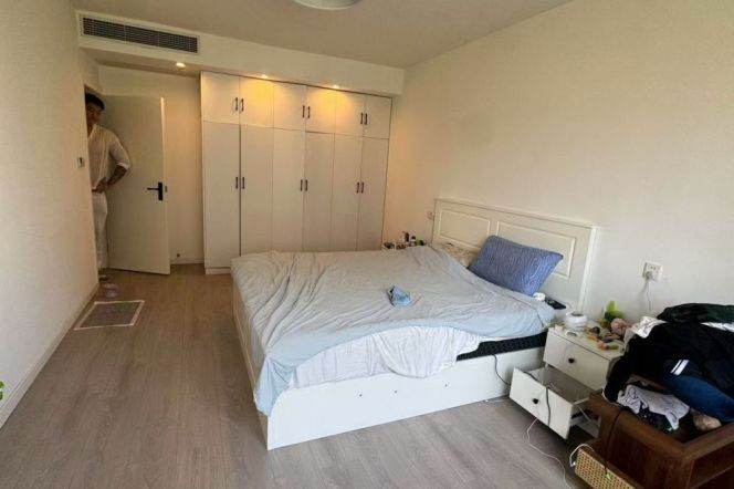 Spacious 2BR Apartment near Shankang Li