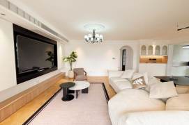 High-Floor 3BR Apartment in Lujiazui (L2/L14)