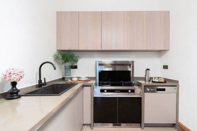 1BR Apartment near Plaza 66 (L2/L12/L13)
