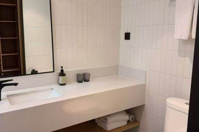 1BR Serviced Apartment near Huangxing Park Metro (L8)