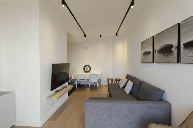 High-Floor 1BR Apartment near Zhongshan Park