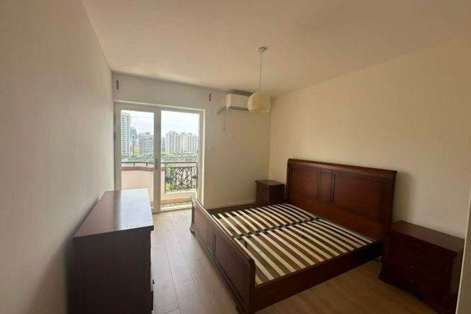 High-Floor 3BR Apartment near Jiaotong University Metro with Floor-to-Ceiling Windows (L10/L11)