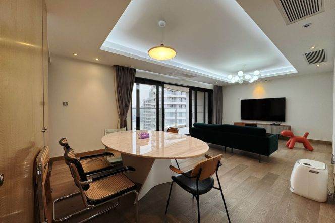 Spacious 2BR Apartment in Lujiazui with River View (L4/L14)