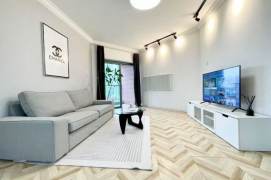 2BR Apartment near Jiangsu Rd Metro (L2/L11)