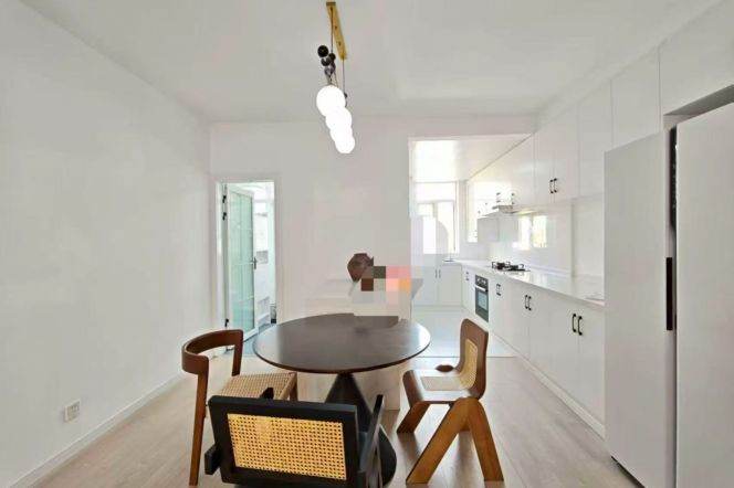 Spacious 1BR Apartment in Jing'an