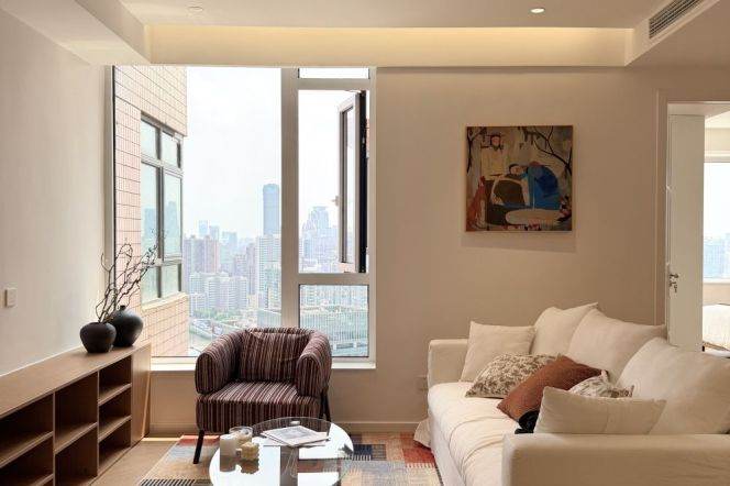 High-Floor 2BR Apartment near Shanghai Railway Station Metro with Outstanding View (L13)