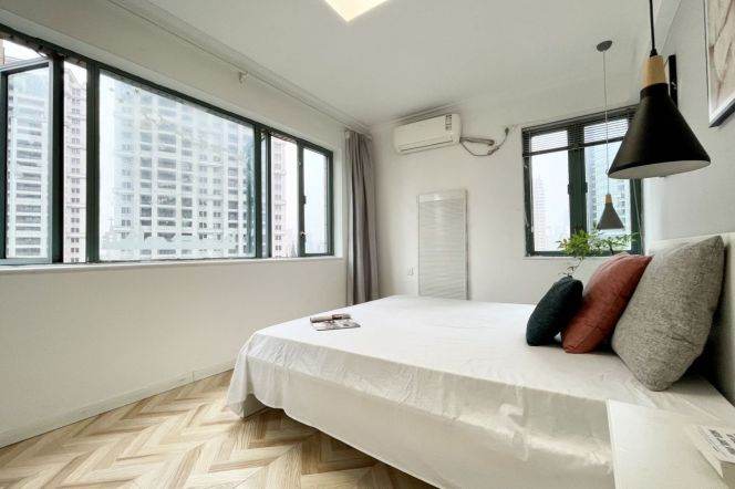 2BR Apartment near Jiangsu Rd Metro (L2/L11)