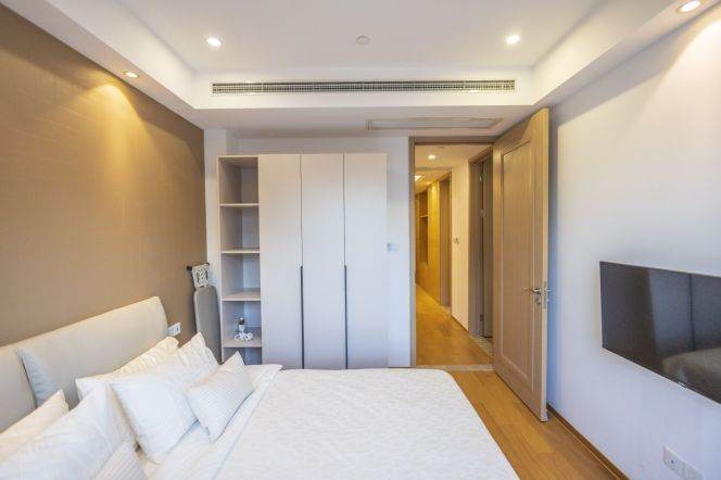 High-Floor 1BR Serviced Apartment near Zhongtan Road Metro