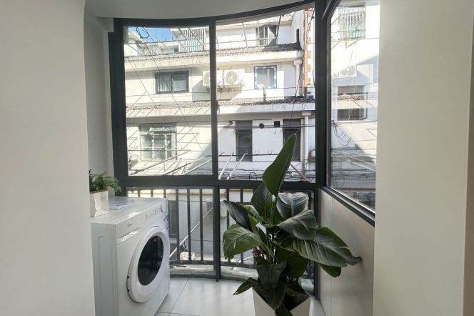 1BR Apartment in Jing'an (L7)