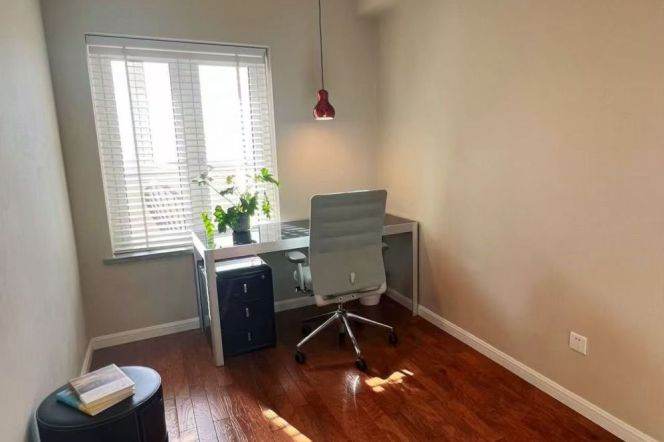 High-Floor 2BR Apartment at Ambassy Court (L1/L7/L10)