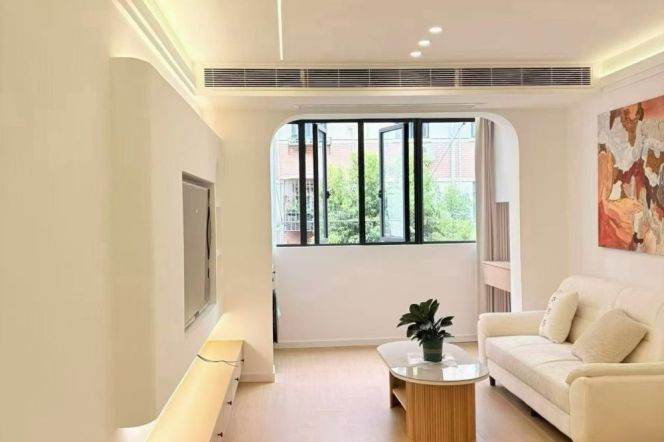 1BR Apartment in Jing'an (L2/L11)
