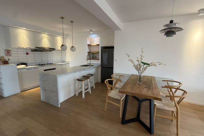 Spacious 2BR Apartment in Old Xuhui (L9/L12)