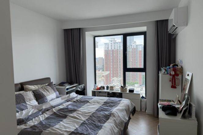 High-Floor 3BR Apartment near Zhongshan Park (L2/L3/L4)