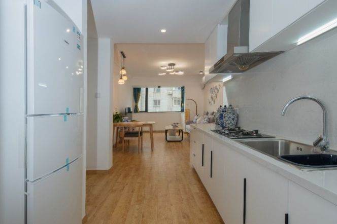 2BR Apartment near Dong'an Rd Metro (L4/L7)