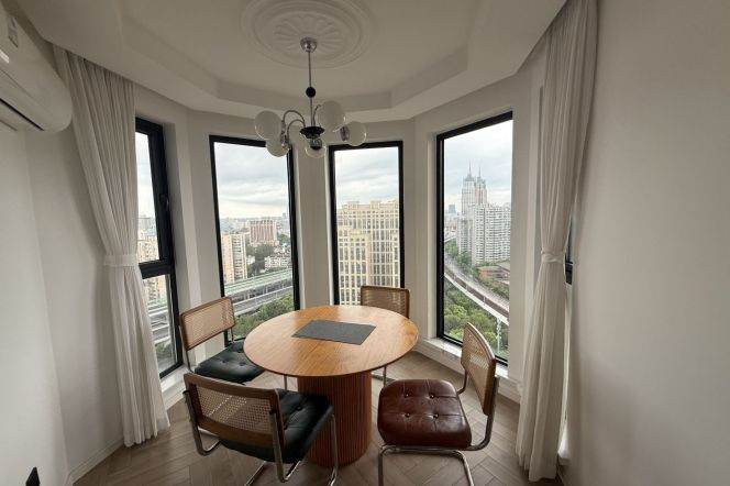 High-Floor 3BR Apartment near Zhongshan Park (L2/L3/L4)