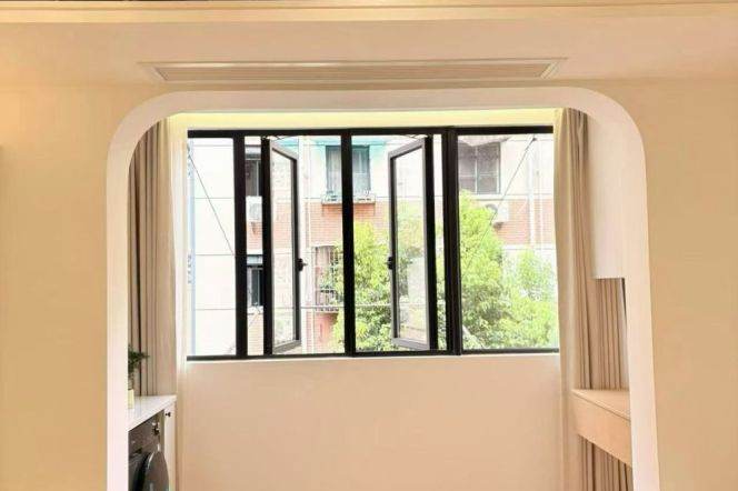 1BR Apartment in Jing'an (L2/L11)