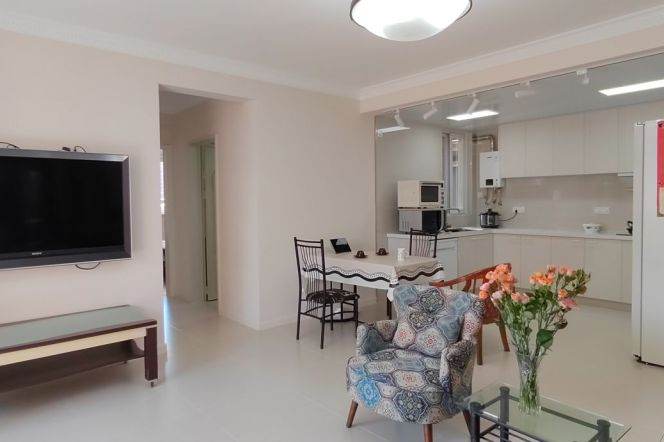 High-Ceiling 2BR Apartment in Xujiahui with Outstanding View (L1/L9/L11)