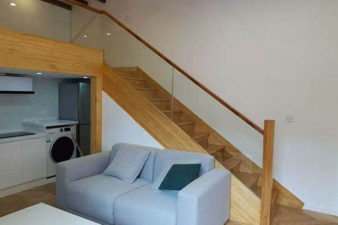 1BR Lane House near IAPM (L13)