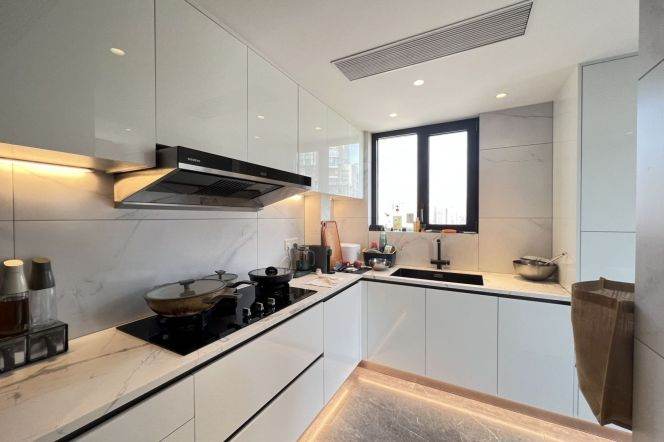 Spacious 2BR Apartment near Changshu Rd Metro