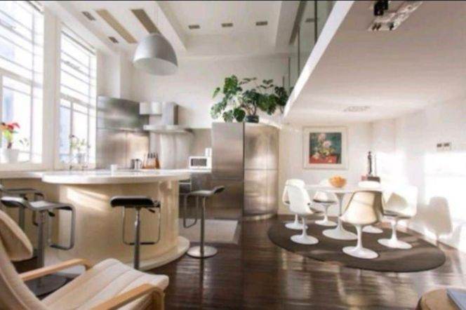 High-Ceiling 2BR Heritage Apartment near The Bund (L10/L14)