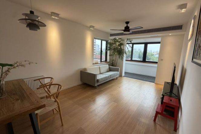 Spacious 2BR Apartment in Old Xuhui (L9/L12)