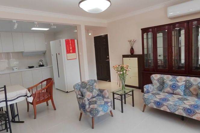 High-Ceiling 2BR Apartment in Xujiahui with Outstanding View (L1/L9/L11)