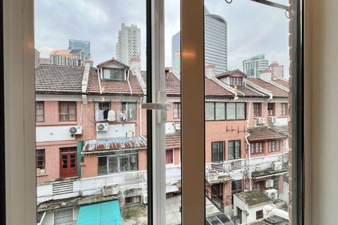 High-Ceiling 1BR Lane House near Jing'an Kerry Center with Green View (L2/L7/L14)