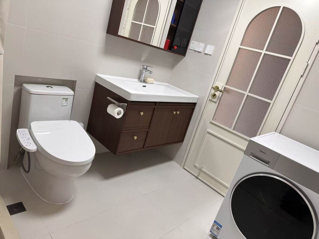 Housing image — Bathroom