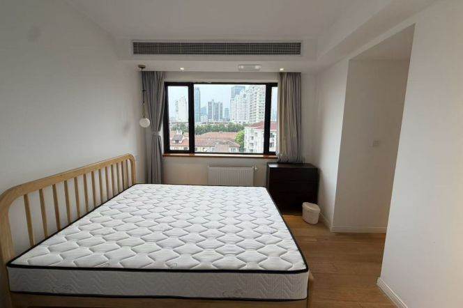 Spacious 2BR Apartment in Old Xuhui (L9/L12)