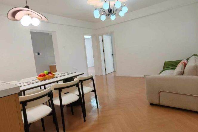 2BR Apartment near Caoyang Road Metro (L3/L4/L11/L14)