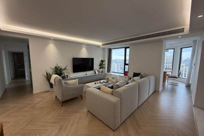 High-Floor 3BR Apartment near Zhongshan Park (L2/L3/L4)