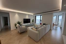 High-Floor 3BR Apartment near Zhongshan Park (L2/L3/L4)