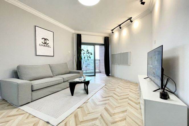 2BR Apartment near Jiangsu Rd Metro (L2/L11)