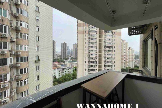 Spacious 2BR Apartment in Jing'an