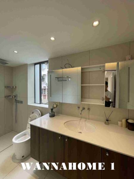 Housing image — Bathroom