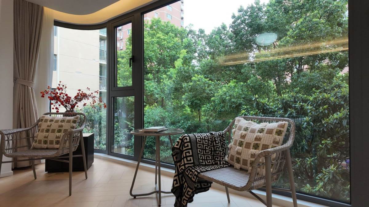 Housing image — Balcony