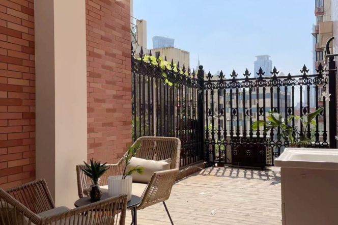 2BR Apartment in Jing'an with Floor-to-Ceiling Windows (L7)