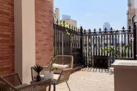 2BR Apartment in Jing'an with Floor-to-Ceiling Windows (L7)