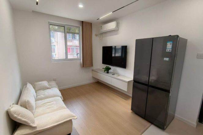 2BR Apartment near Shuicheng Rd Metro (L10)