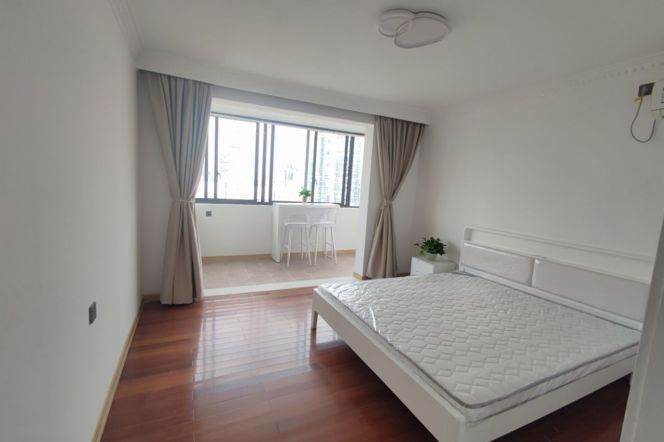 High-Floor 2BR Apartment in Lujiazui (L2/L9)