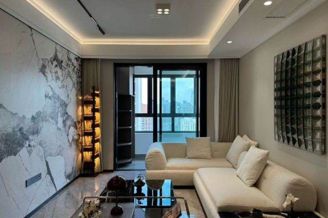 High-Floor 3BR Apartment (L8)