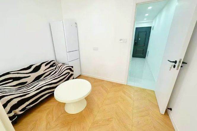 1BR Apartment in Gubei with Terrace (L2/L15)