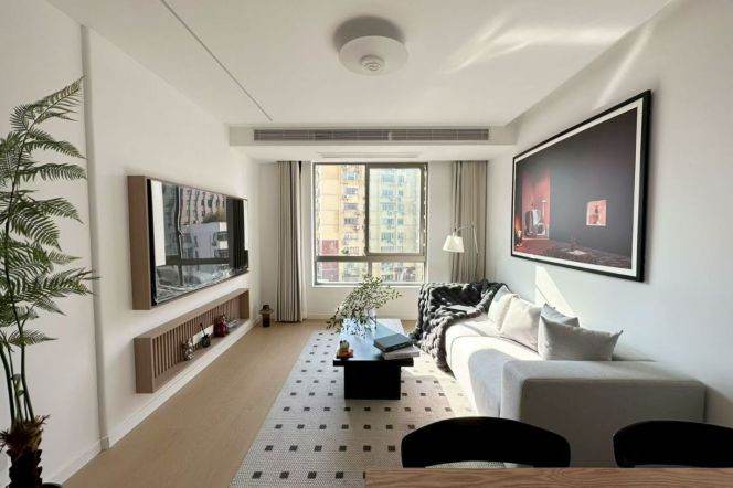 High-Floor 1BR Apartment at Yunhe Garden