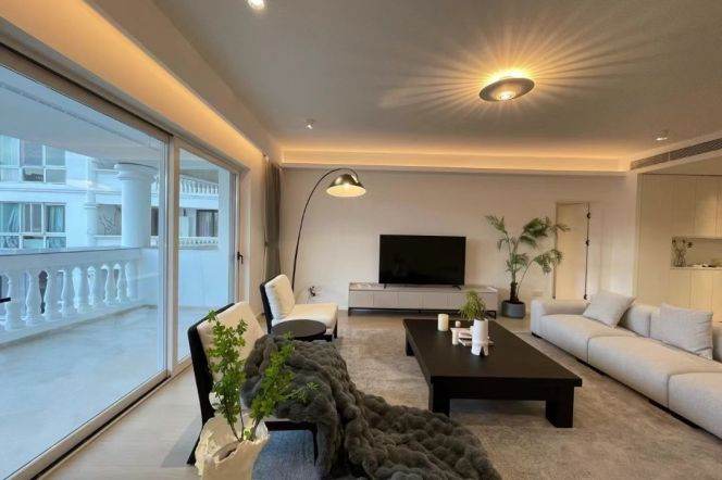 Spacious 3BR Apartment at Mingyuan Century City with Terrace (L1/L10/L12)