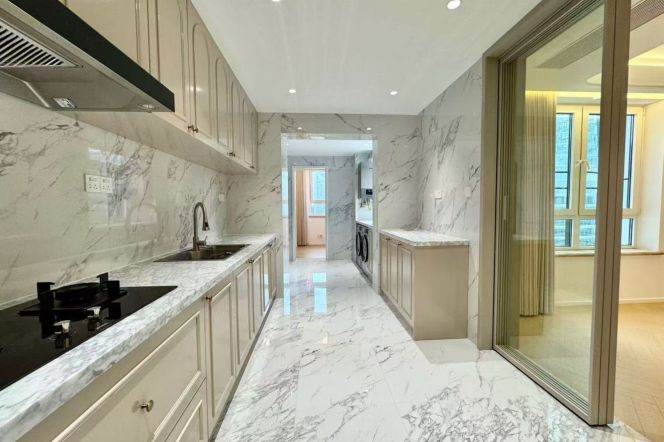 Spacious 3BR Apartment near South Pudong Road Metro